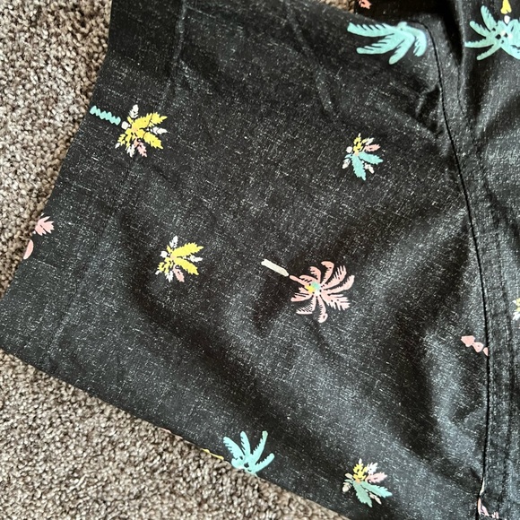 RIP CURL Inside-Out, Button Up with Colourful Palm Trees - Picture 5 of 8